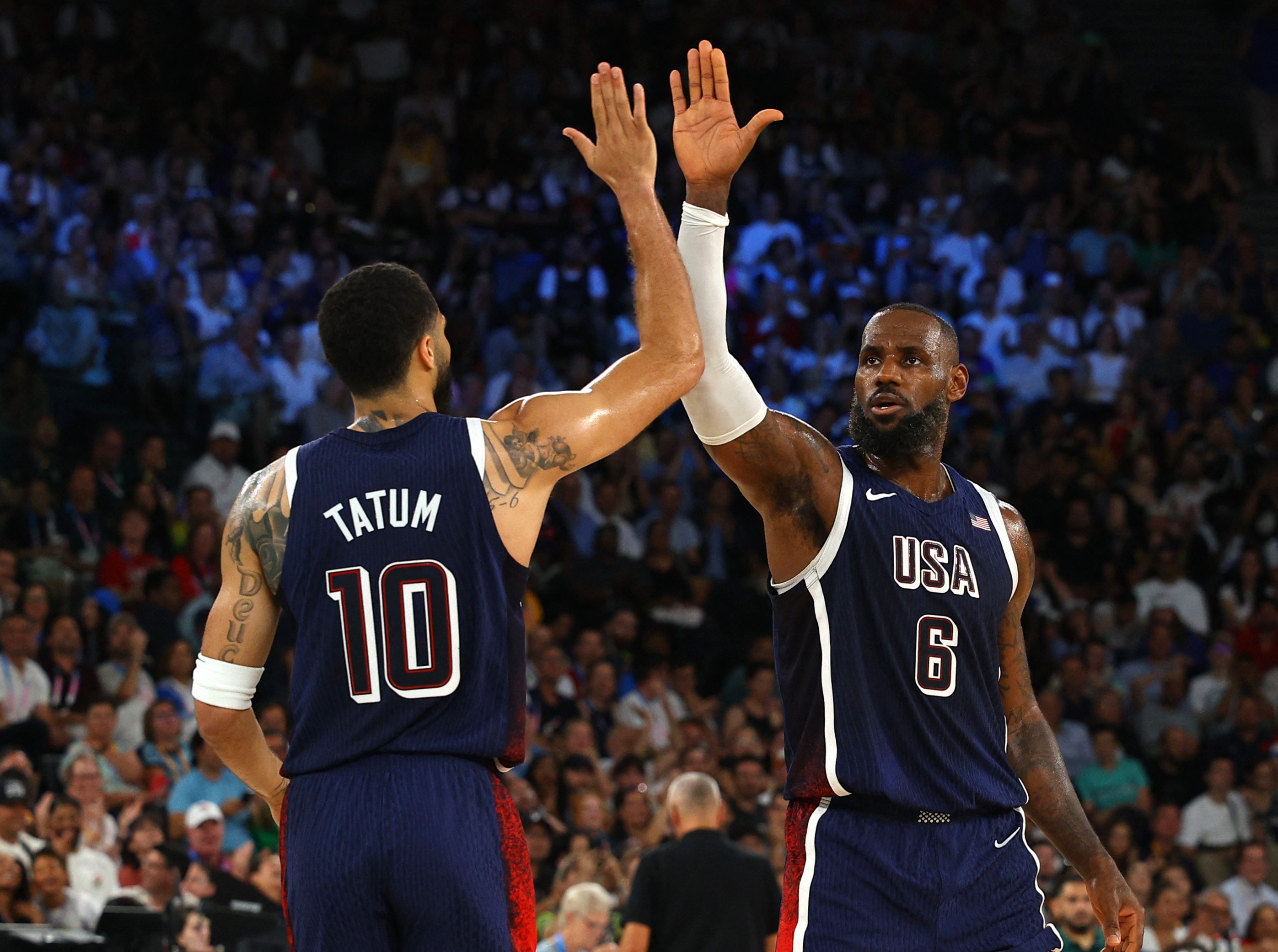 包含美国队在欧锦赛中展现出色表现,击败对手的词条 包含美国队在欧锦赛中展现出色表现,击败对手的词条