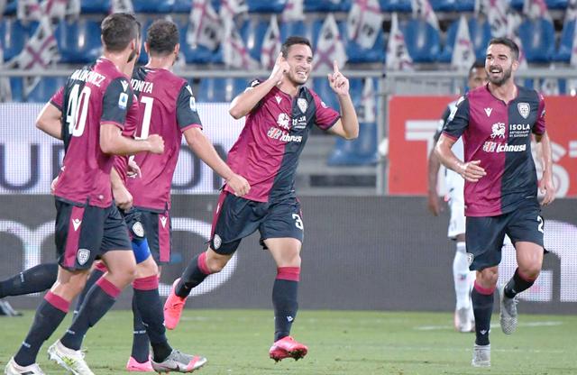 包含足球比赛的激烈对抗即将展开,赛场火爆迎战的词条 包含足球比赛的激烈对抗即将展开,赛场火爆迎战的词条