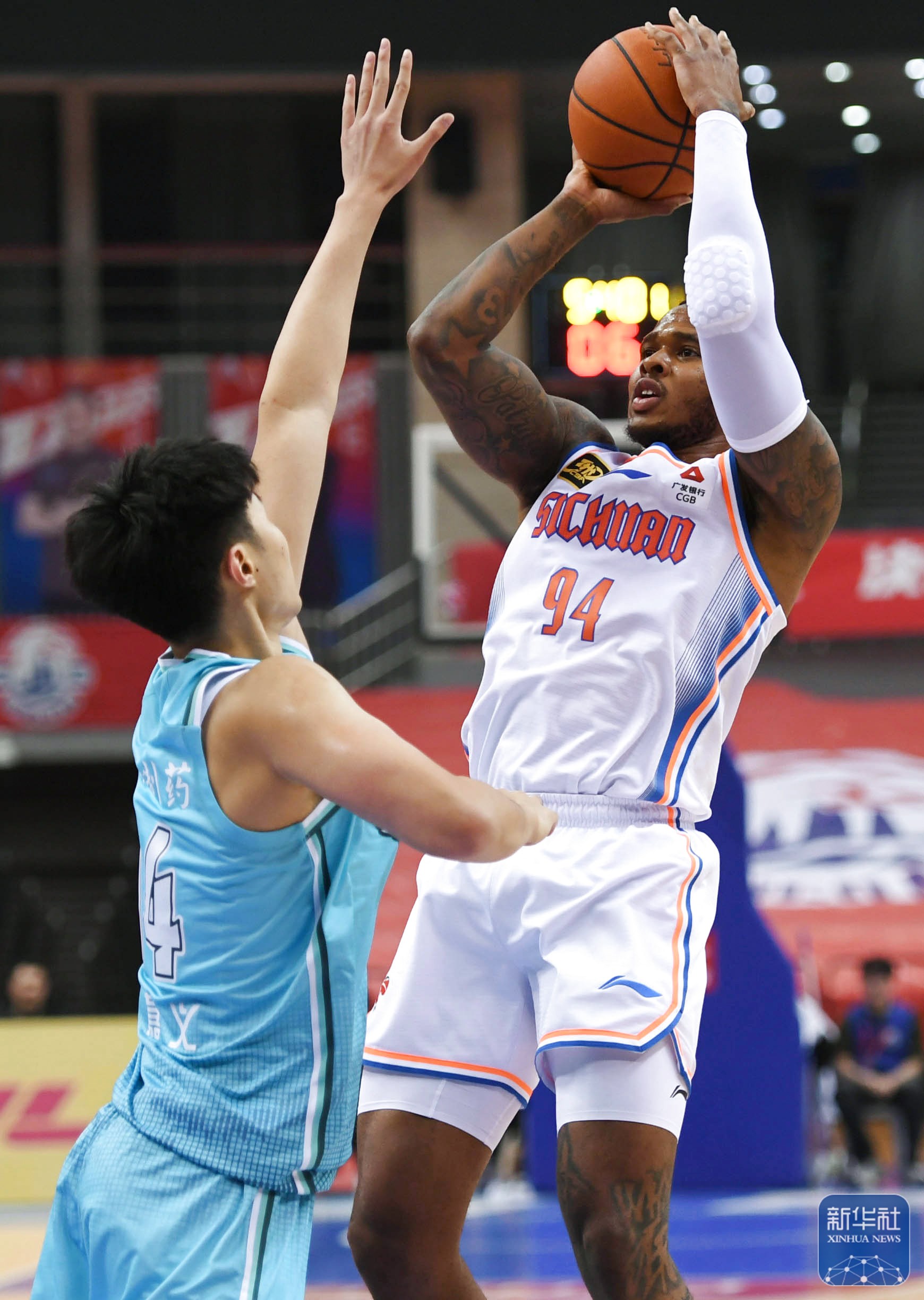 青岛俱乐部在国际赛事中奋力拼搏，获得胜利的简单介绍