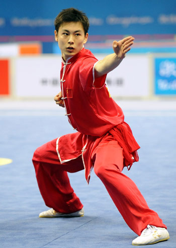 体操冠军技压群雄,实至名归的简单介绍 体操冠军技压群雄,实至名归的简单介绍