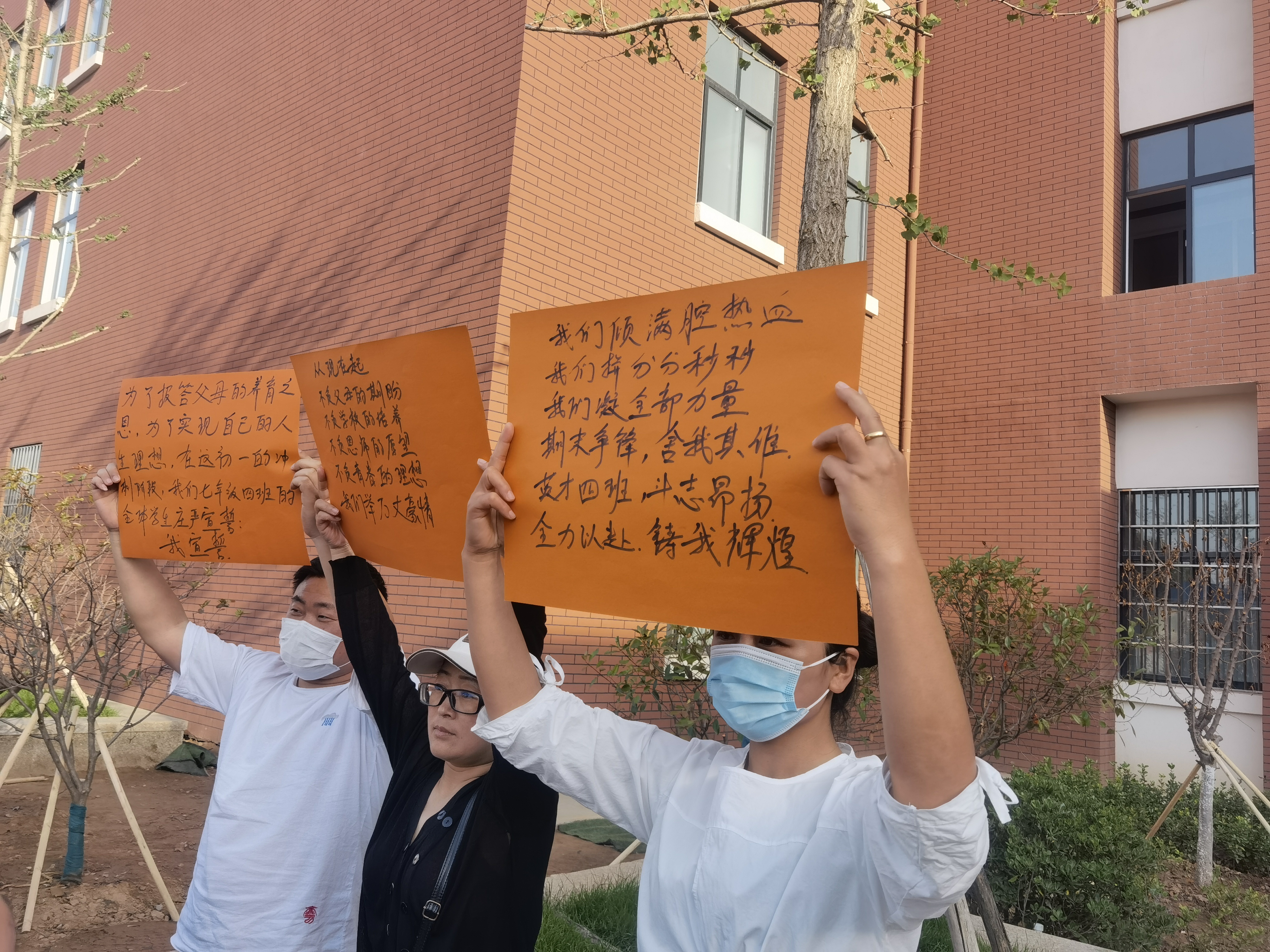 开云体育中国-战队对话场上，球员斗志昂昂