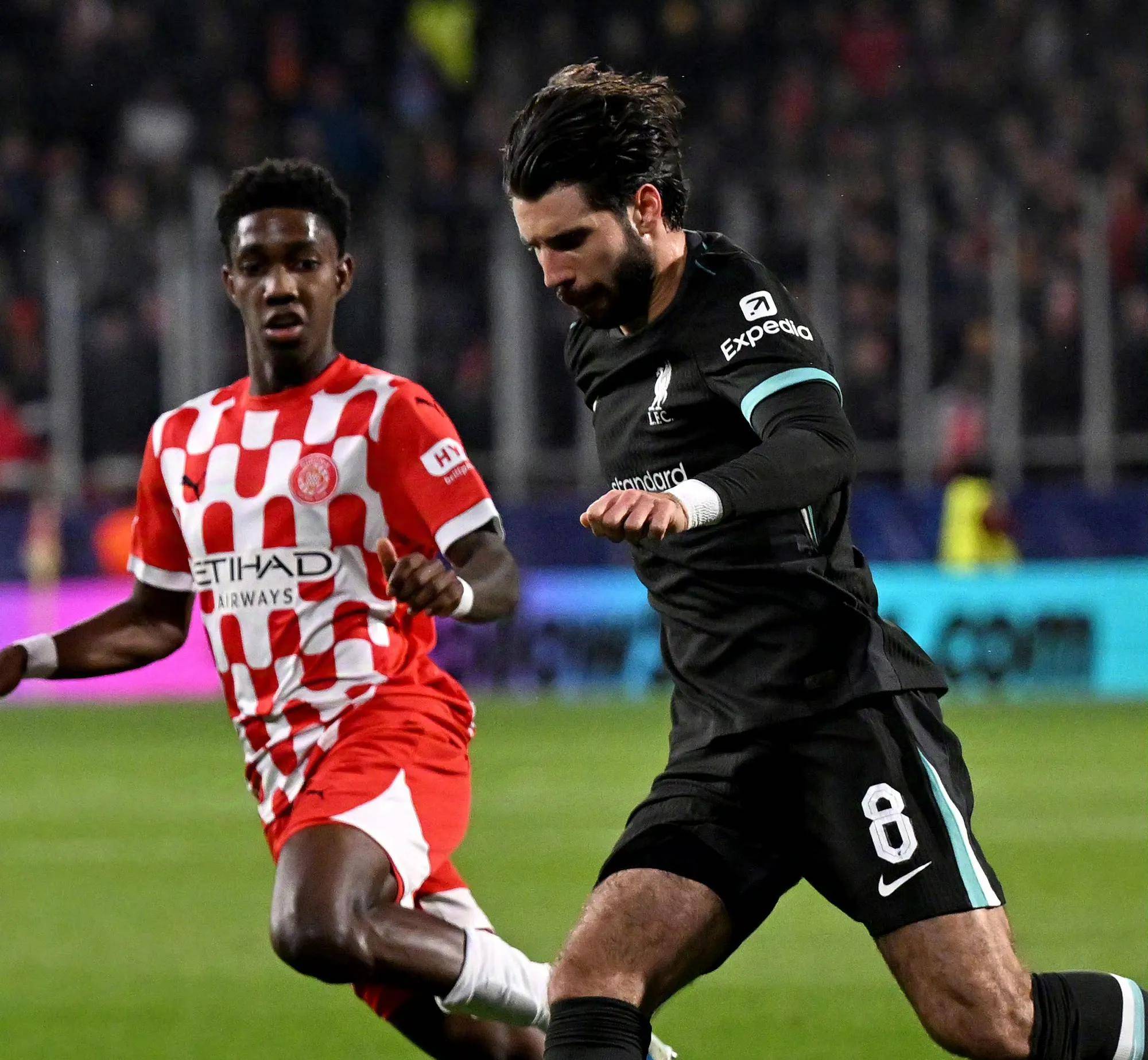 里尔队员积极拼抢,助球队取胜的简单介绍 里尔队员积极拼抢,助球队取胜的简单介绍