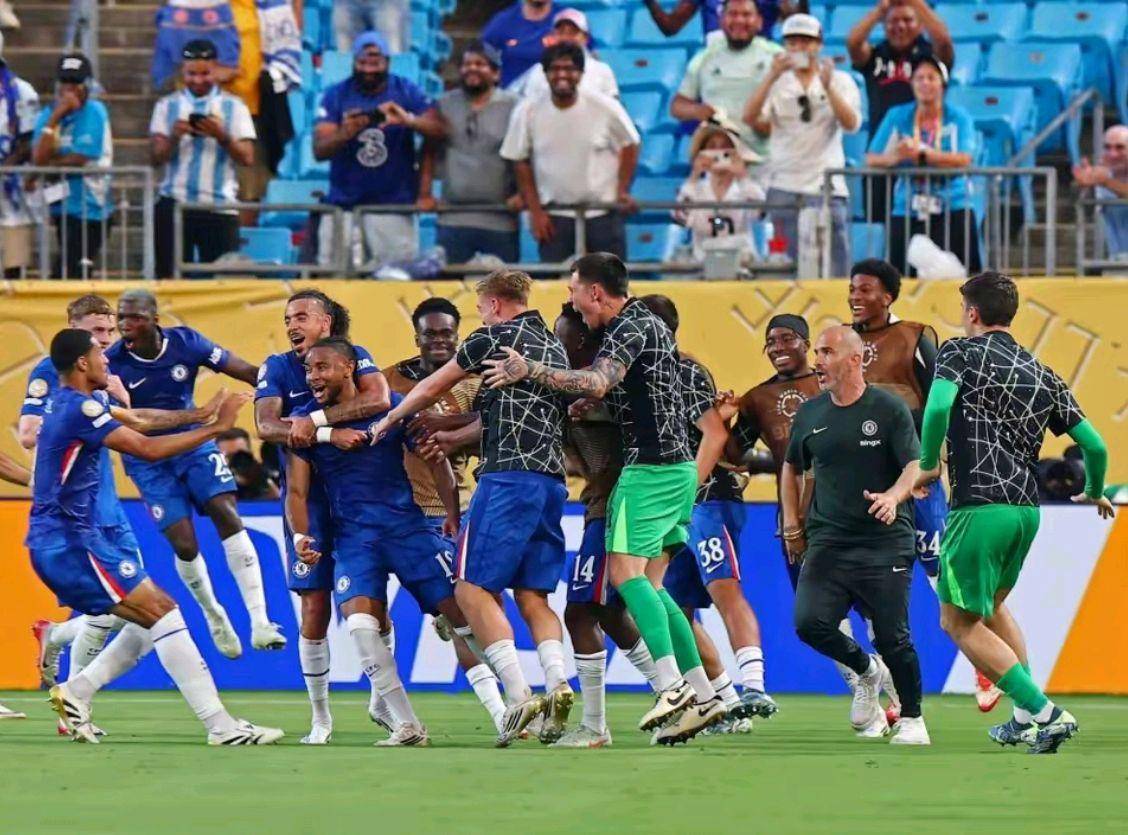 开云体育在线-足球比赛中球队鏖战至最后一秒