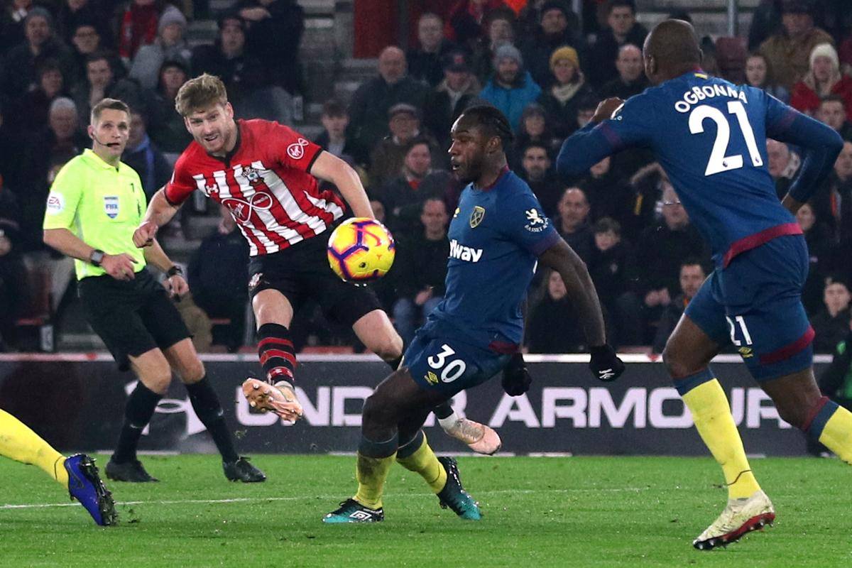 开云体育在线-南安普顿客场失利，艰难保级