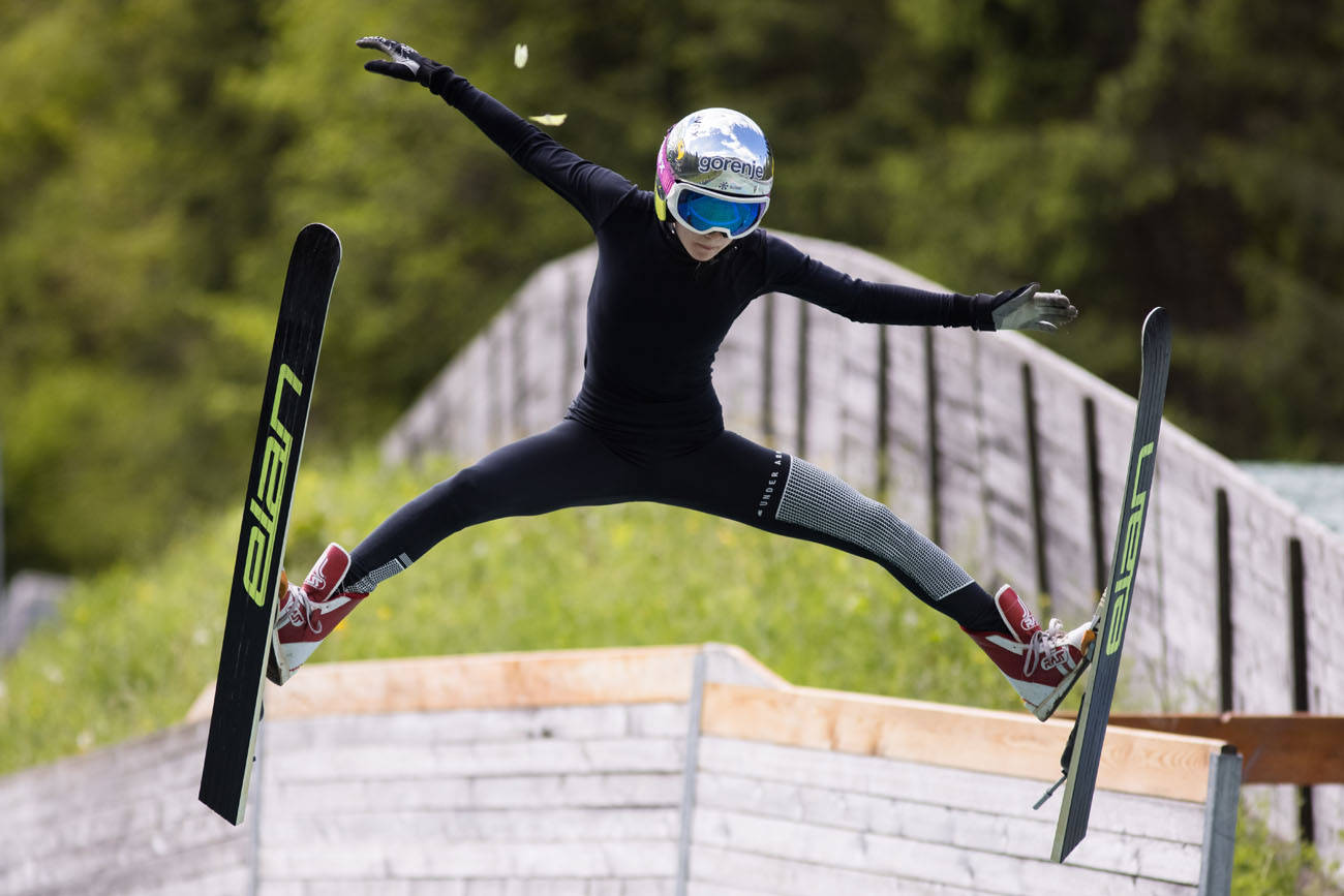 包含斯洛文尼亚队技高一筹！迎接挑战保持备战的词条