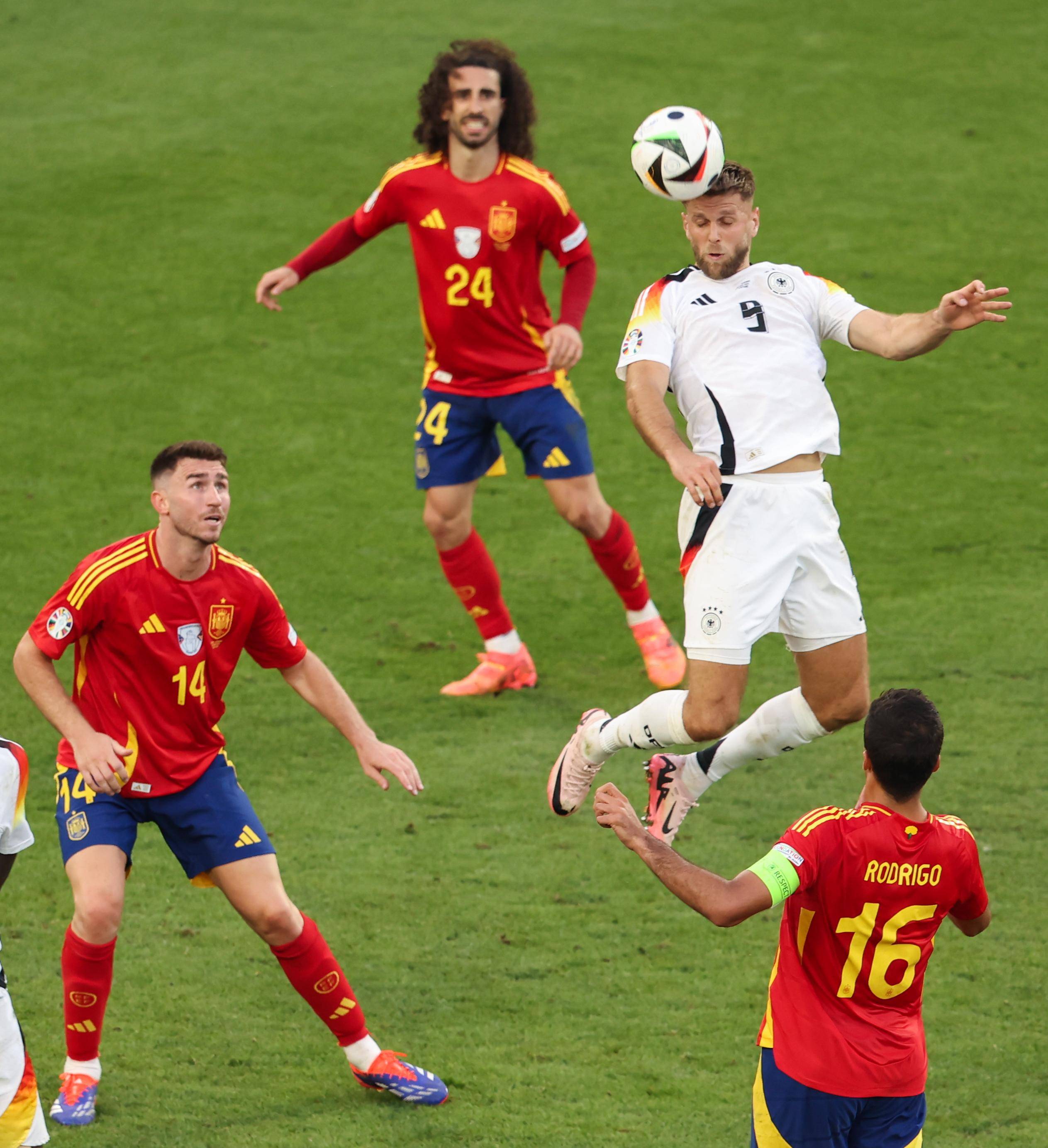 西班牙队在国际杯预选赛中大获全胜 西班牙队在国际杯预选赛中大获全胜