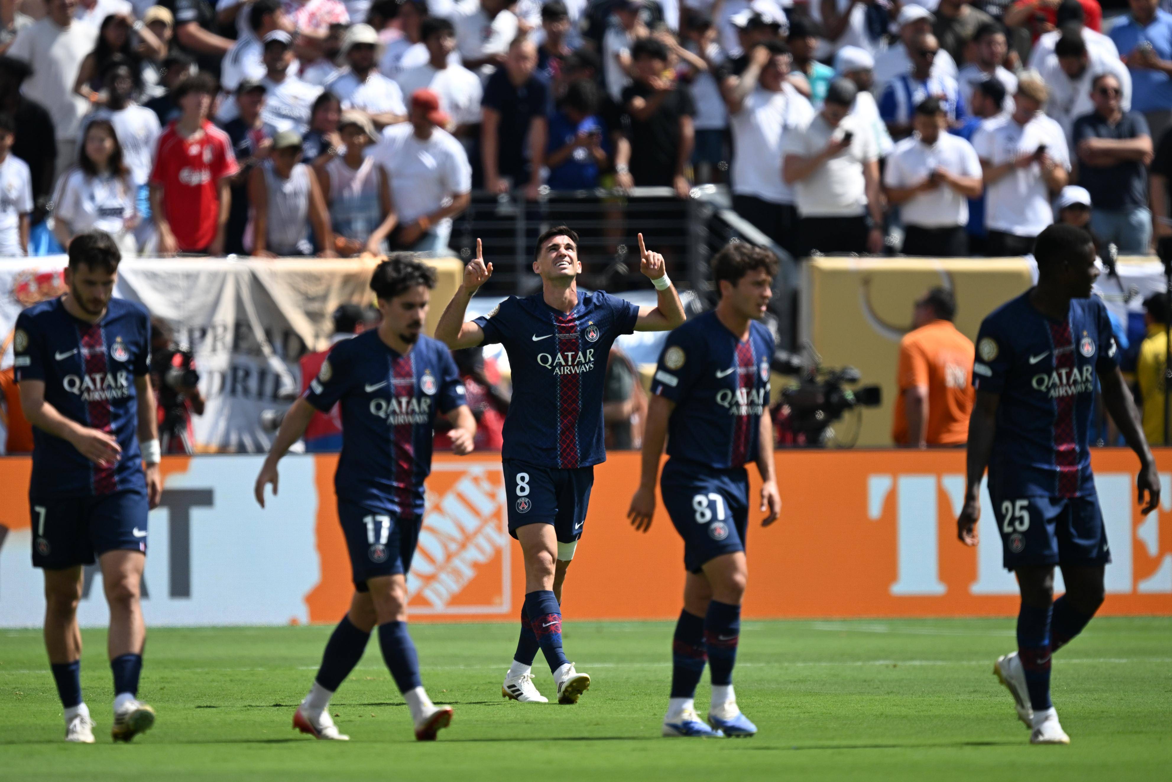 包含皇马遭遇内马尔击败，西甲局势紧张的词条