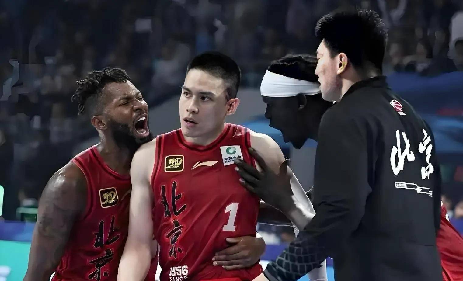 北京首钢迎战新疆飞虎,双方争夺胜利 北京首钢迎战新疆飞虎,双方争夺胜利