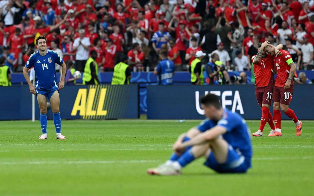 法国大胜罗马尼亚，稳坐欧预赛第一