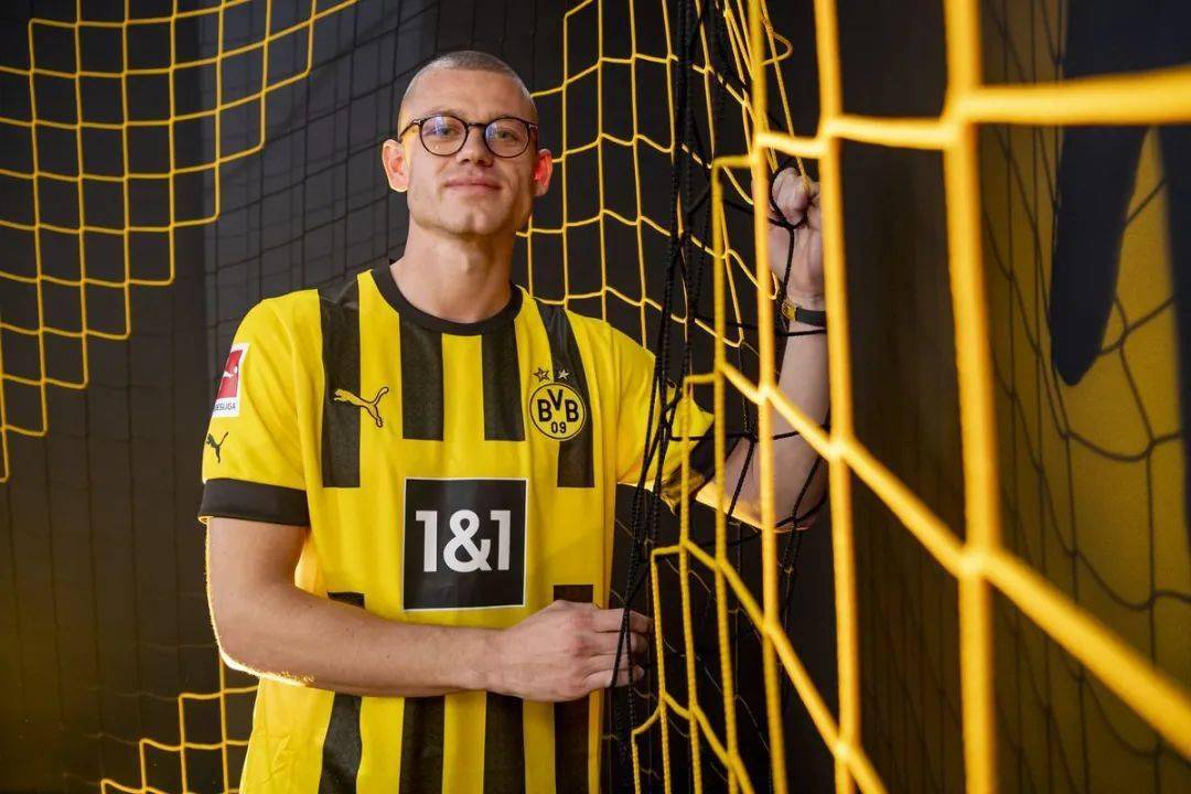 多特蒙德连胜后犯规频发,让球迷心情起伏不定 多特蒙德连胜后犯规频发,让球迷心情起伏不定