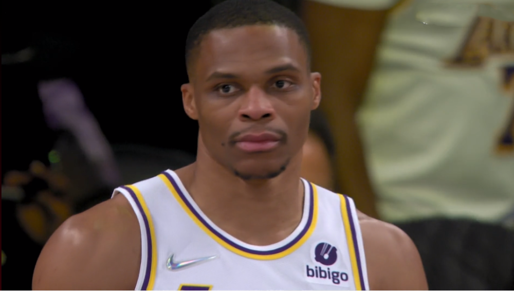 半场结束前猛然爆发反超,逆转胜 半场结束前猛然爆发反超,逆转胜