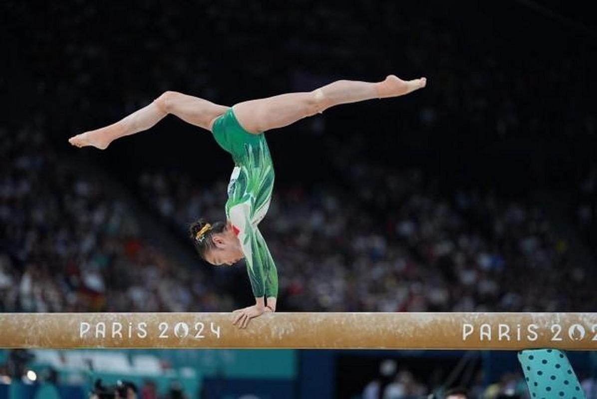 开云体育下载-体操选手表现精彩受到观众喝彩