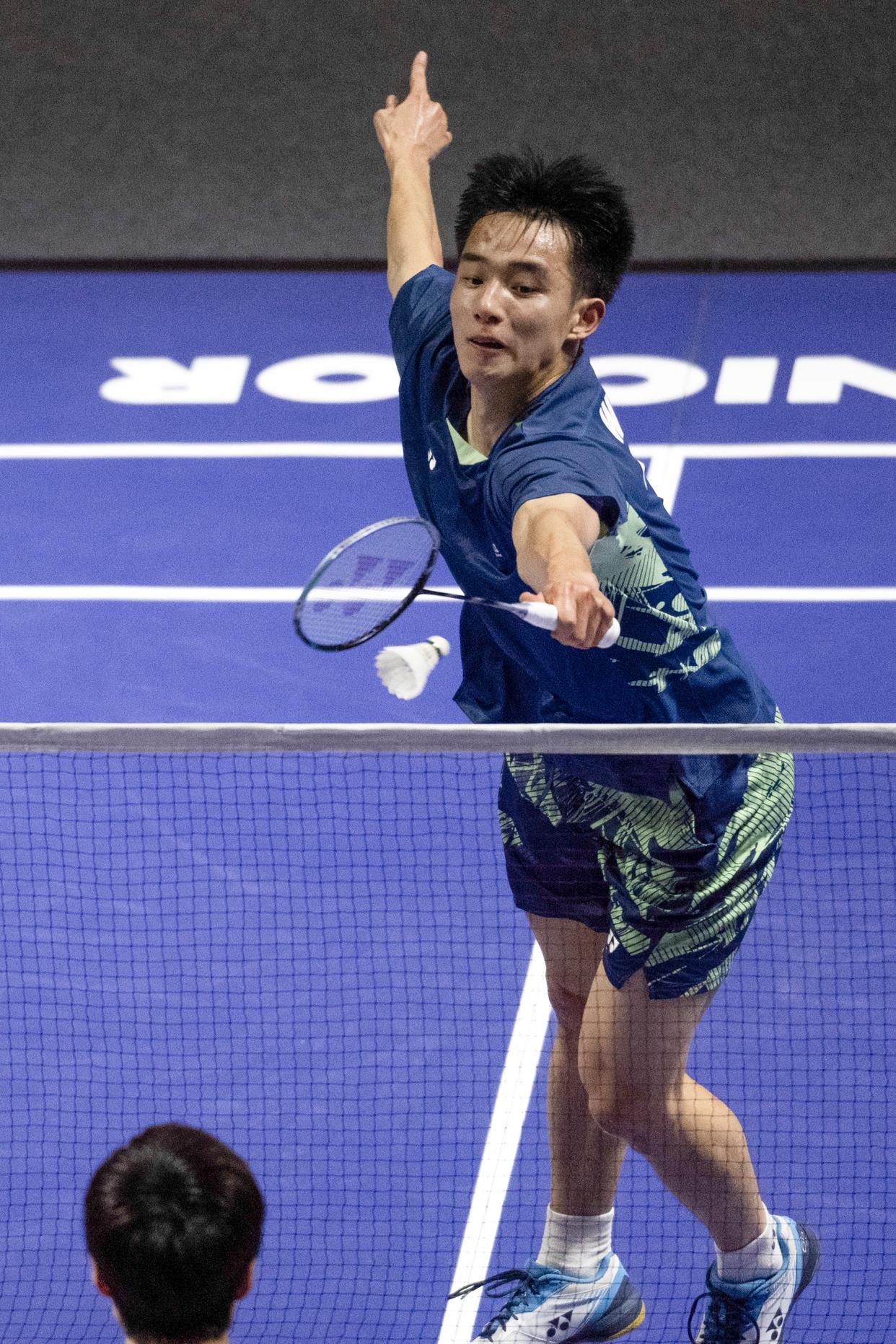 开云平台-羽毛球选手集中注意力，磨砺技术实力