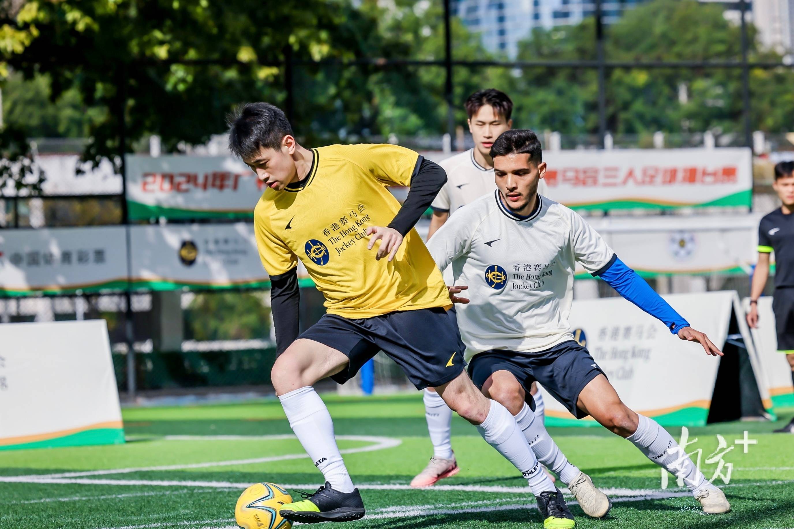 开云下载-全球瞩目！足球赛事即将收官