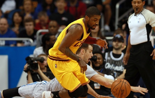 深圳队翻盘四川队，欧文关键制胜