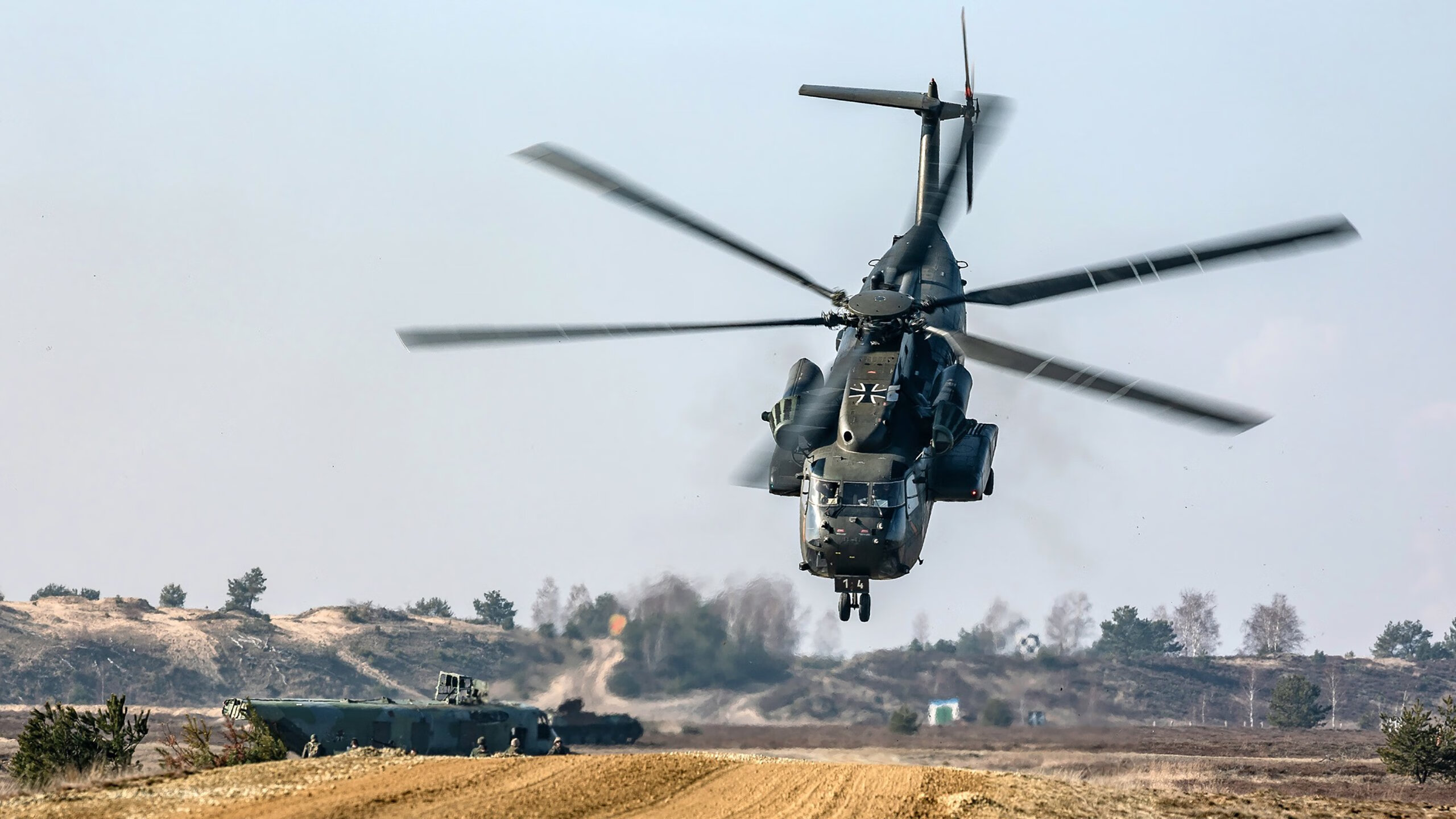 开云体育官网-爆冷之夜与极限弯道，当安哥拉撼动沙特，罗德里戈接管总冠军