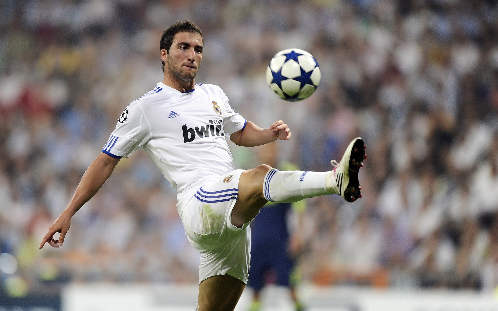 开云体育-亚洲风暴与伦敦心跳，当韩国终结悬念遇见萨卡接管比赛