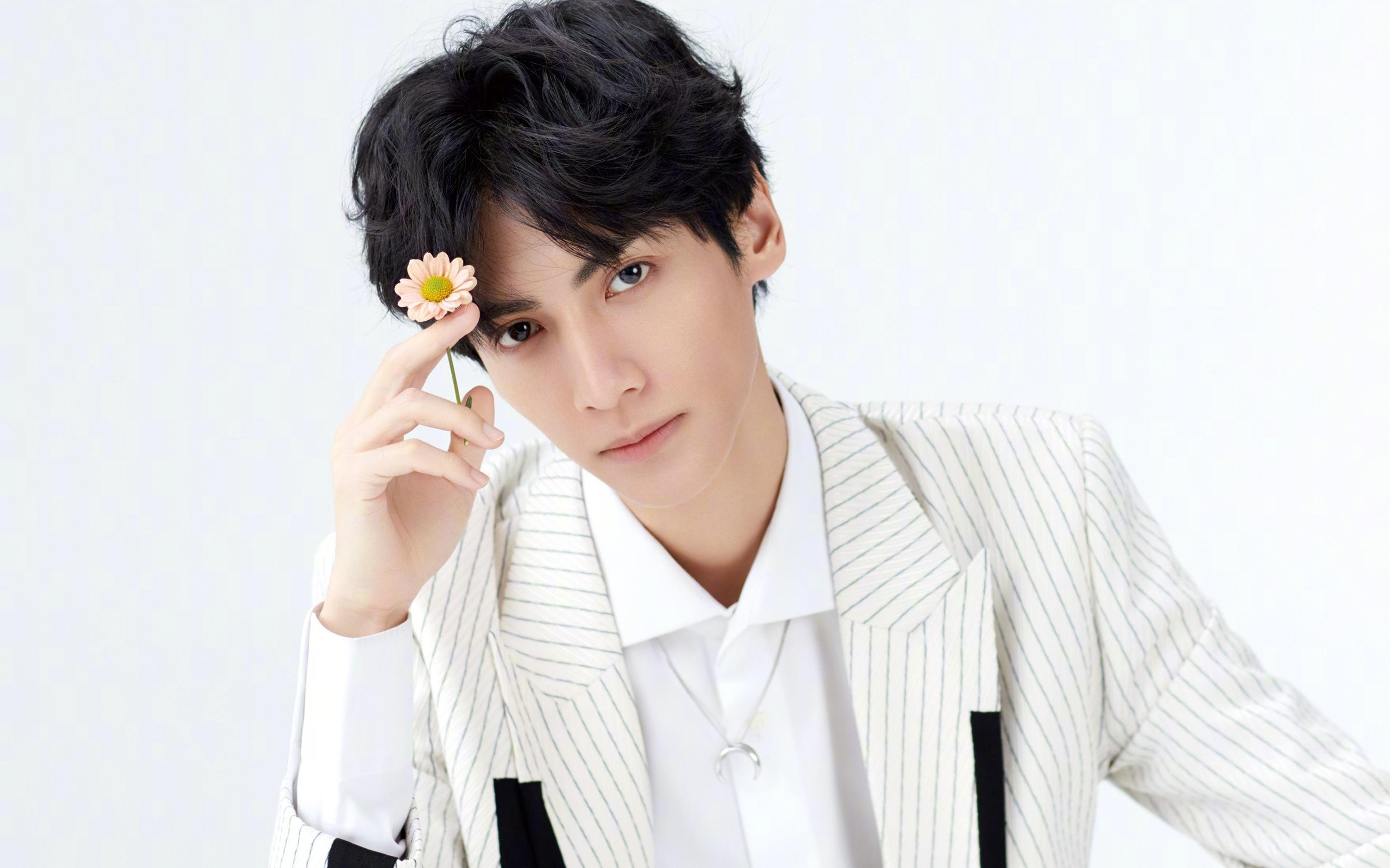 开云体育APP下载-星尘狂舞，当极速红线上燃烧的银箭，遇见绿茵场上不朽的叹息之墙