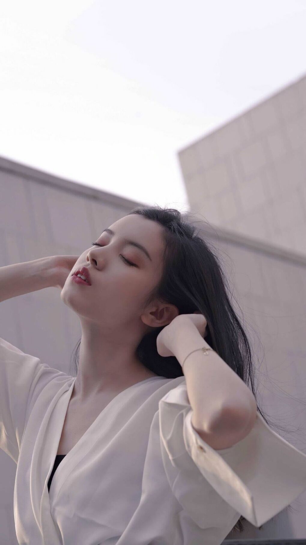 个人与集体，当德布劳内用手术刀般的传球撕开防线，厄瓜多尔用团结一致的呐喊击碎桎梏